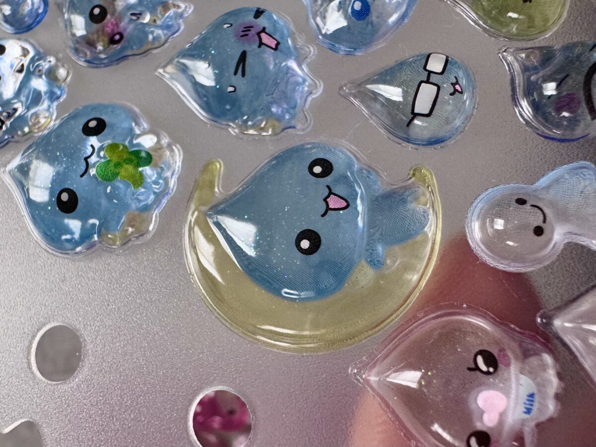 微細なラメが入った様子が見られるアップのボンドロ