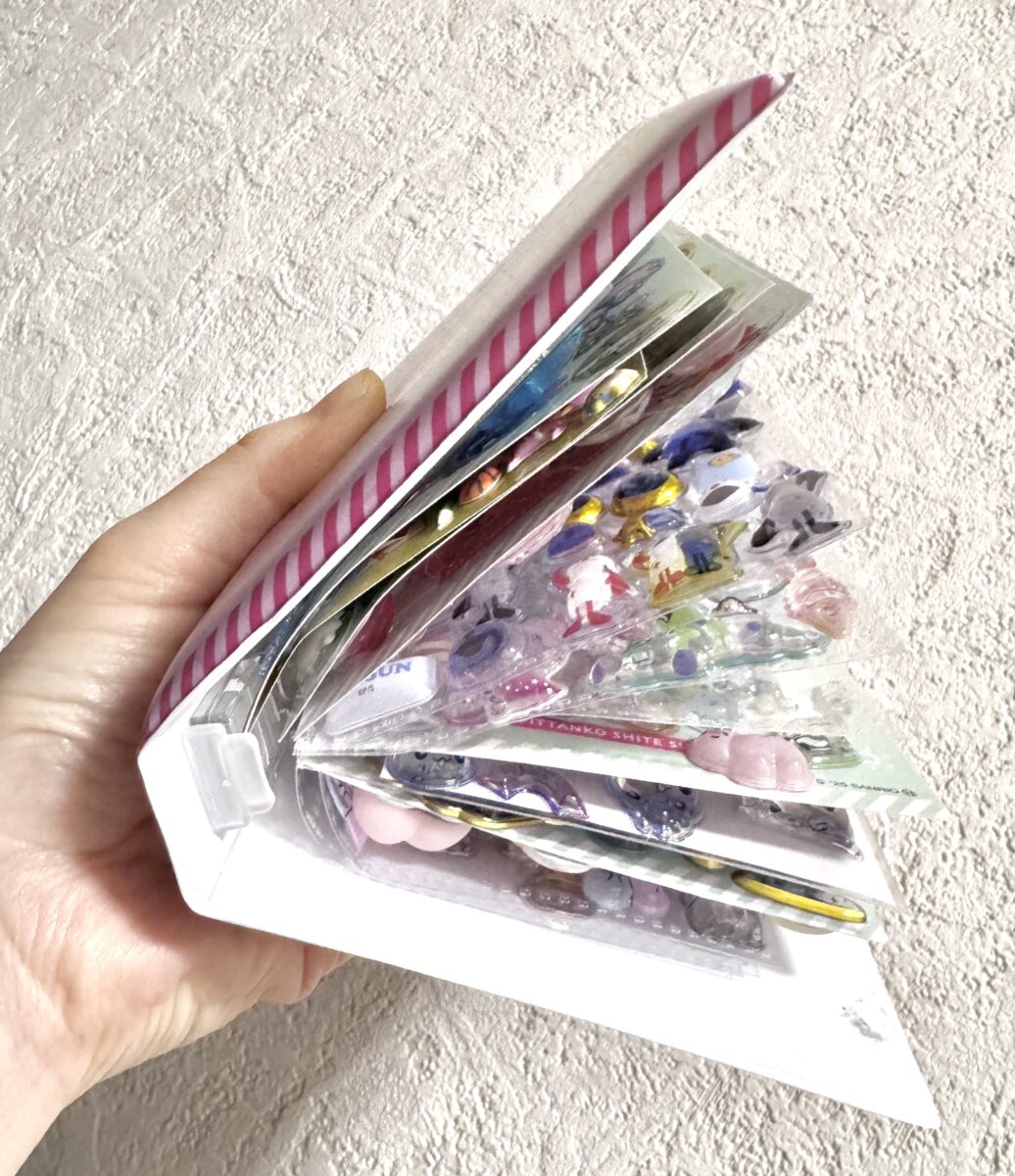 キャラクターのシール帳