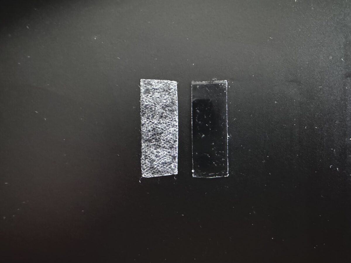 紙製とフィルム製の透明両面粘着シート透明度比較