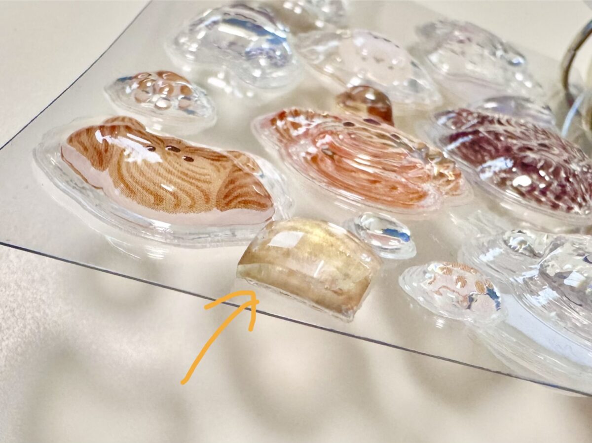 きゅるるんシールとパジコレジンパーツの高さ比較