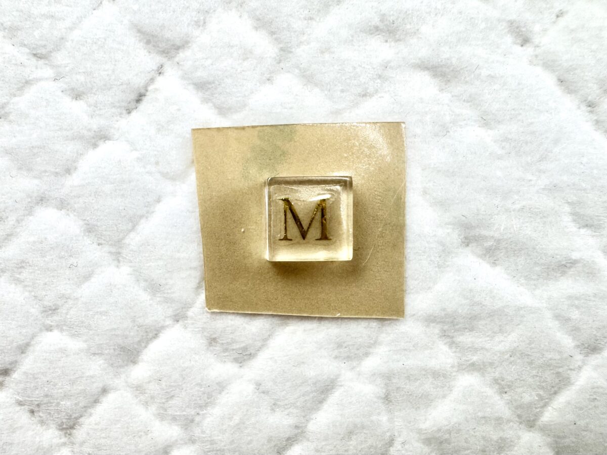 カボションを乗せて完成