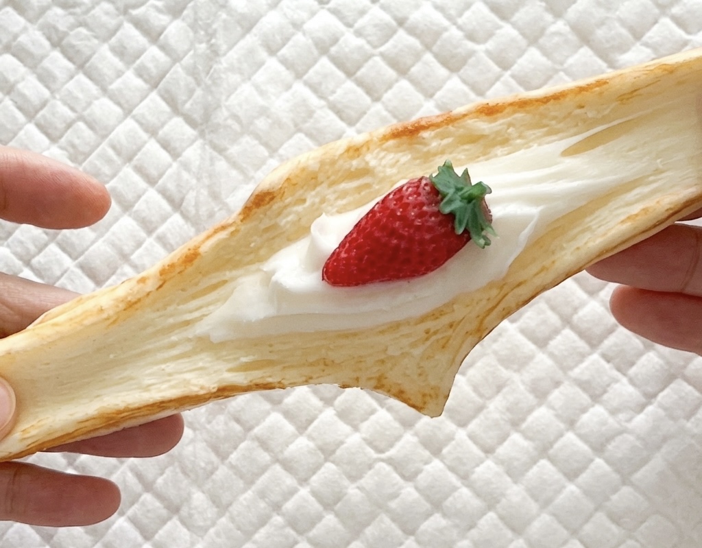 手作りトーストスクイーズを伸ばす様子